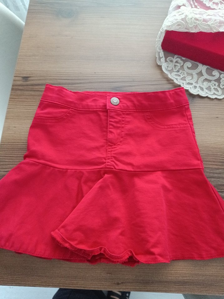 Kız Çocuk Kırmızı Volanlı Etek - Görsel 4