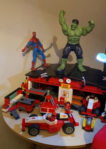 LEGO Yarış Seti garajı - Görsel 3