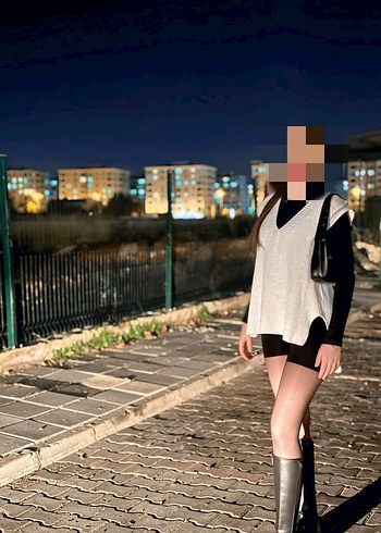 V Yaka Kısa Beyaz Triko Süveter - Görsel 2