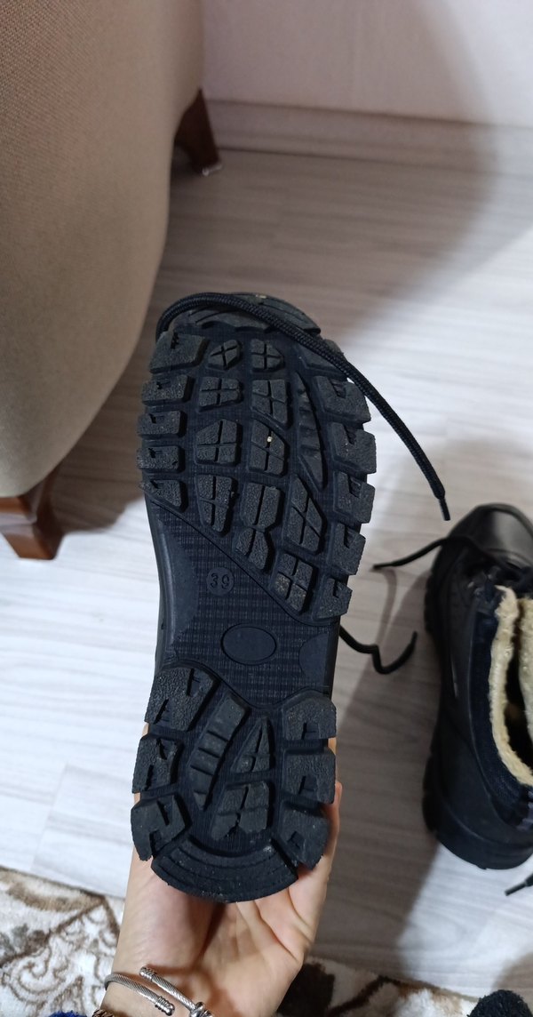 Erkek Çocuk Siyah Bağcıklı Kauçuk Bot 
Hiç kullanılmamış - Görsel 3