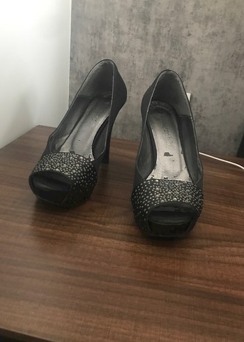 Siyah Parlak Pullu Topuklu Kadın Ayakkabı - Görsel 2
