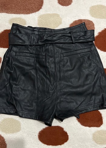 Kadın Siyah Deri Kemerli Mini Şort - Görsel 2
