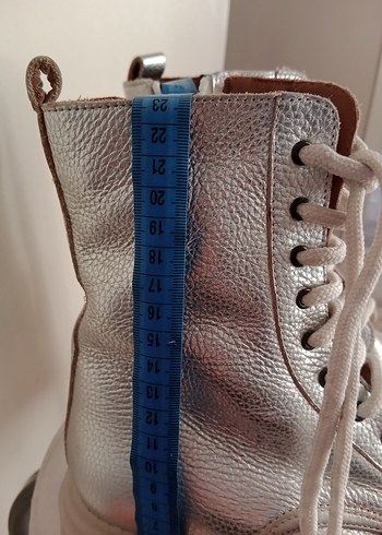 Gri Metalik Bağcıklı Kadın Bot - Görsel 3