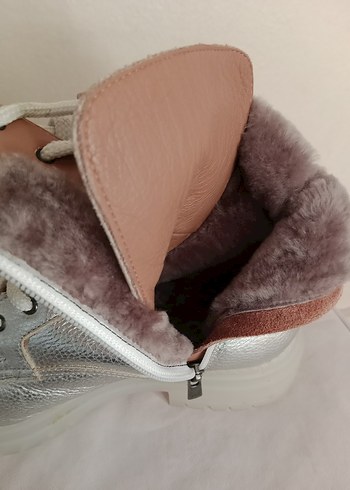 Gri Metalik Bağcıklı Kadın Bot - Görsel 4