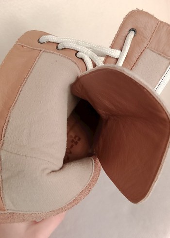 Gri Metalik Bağcıklı Kadın Bot - Görsel 5