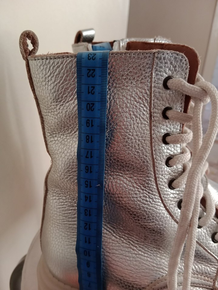 Gri Metalik Bağcıklı Kadın Bot - Görsel 3