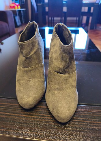 Bej Süet Dolgu Topuklu Kadın Bot - Görsel 2