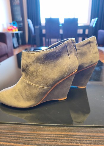 Bej Süet Dolgu Topuklu Kadın Bot - Görsel 4