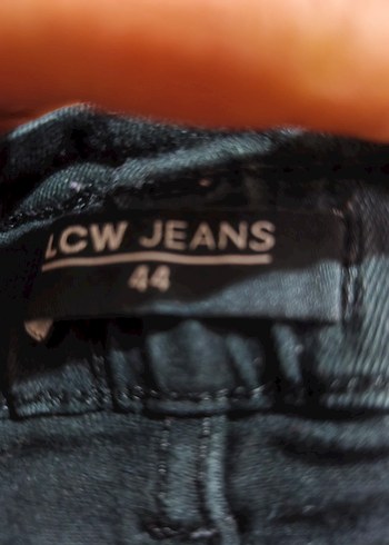 Siyah Bel Bantlı Bol Kesim Denim Şort - Görsel 2