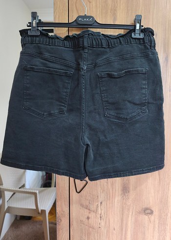 Siyah Bel Bantlı Bol Kesim Denim Şort - Görsel 3