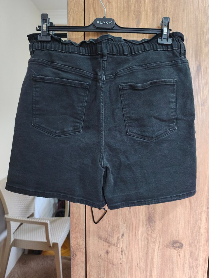 Siyah Bel Bantlı Bol Kesim Denim Şort - Görsel 3