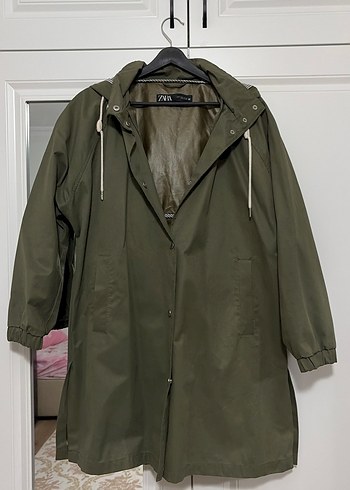 Beli Kemerli Haki Midi Yağmurluk - Görsel 4