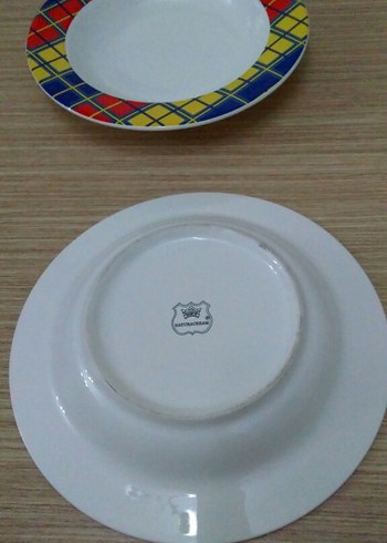 Beden çeşitli Renk Renkli Desenli İki Adet Porselen yemek Tabağı