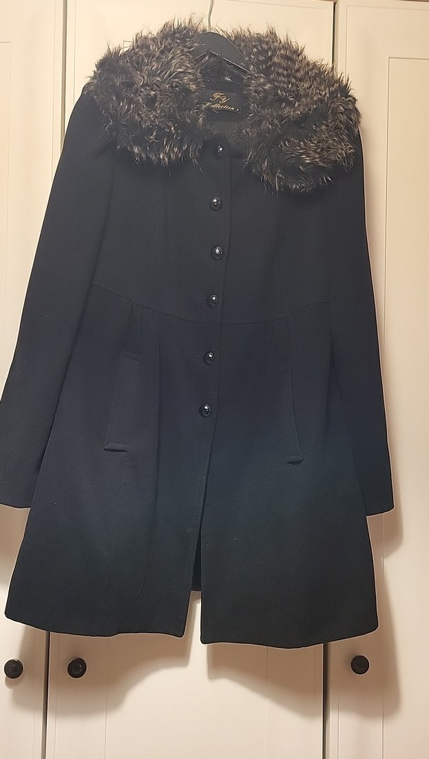 Kürklü Yaka Siyah Kaban - Görsel 2