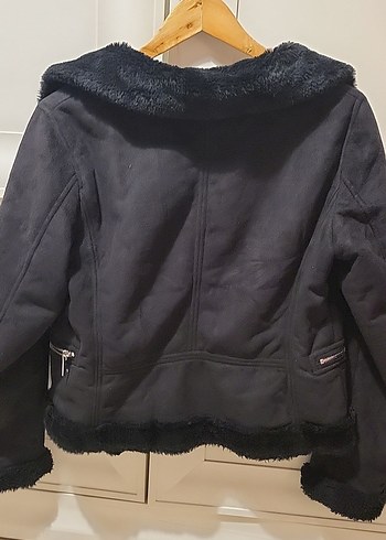 Siyah Kürklü Kısa Kadın Ceket - Görsel 4