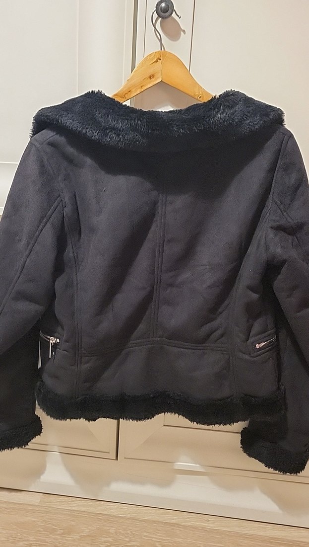 Siyah Kürklü Kısa Kadın Ceket - Görsel 4