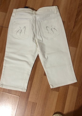 Beyaz Kadın Bermuda Şort - Görsel 2