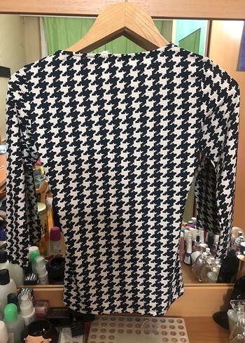 Uzun Kollu Kaz Ayağı Desenli Kare Yaka Bluz - Görsel 2