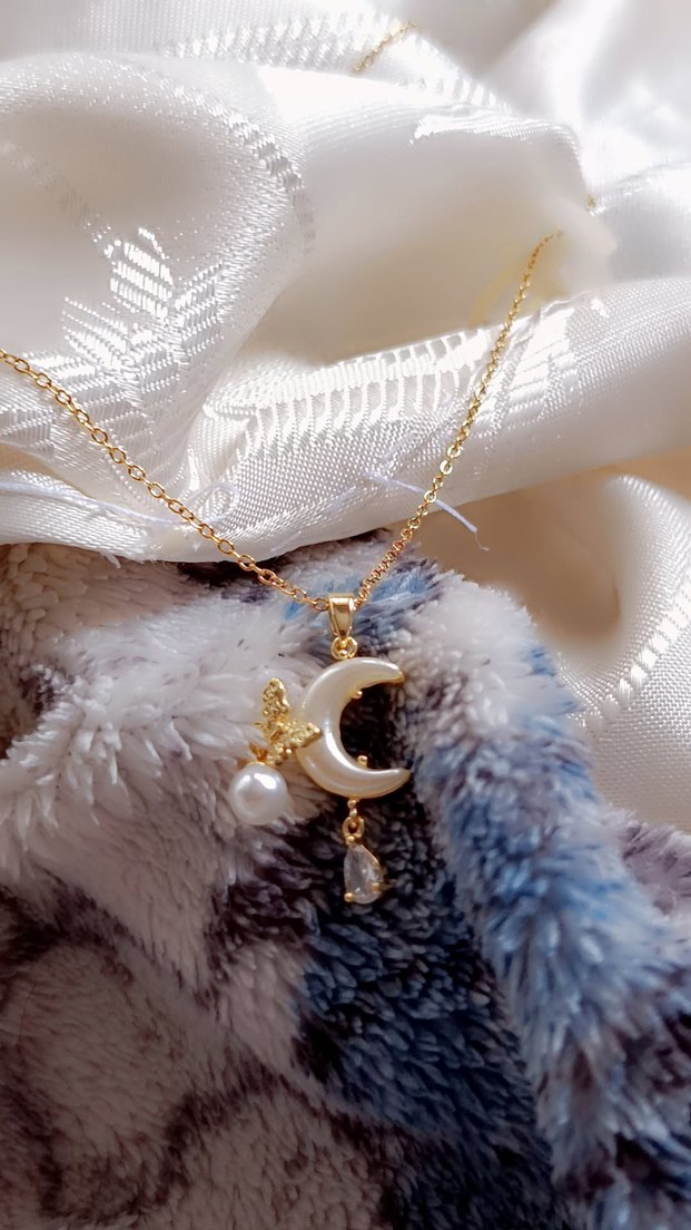 Ay şeklinde inci detayli kolye - Görsel 4