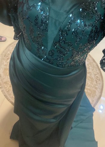 Uzun zümrüt Yeşil Drapeli Abiye Elbise - Görsel 3