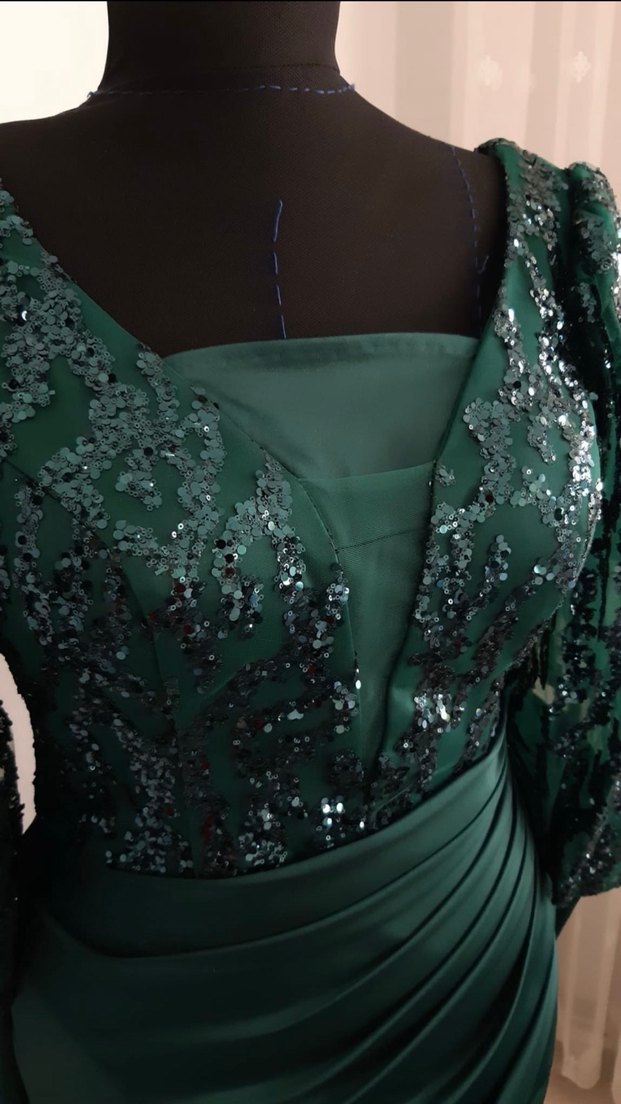 Uzun zümrüt Yeşil Drapeli Abiye Elbise - Görsel 4