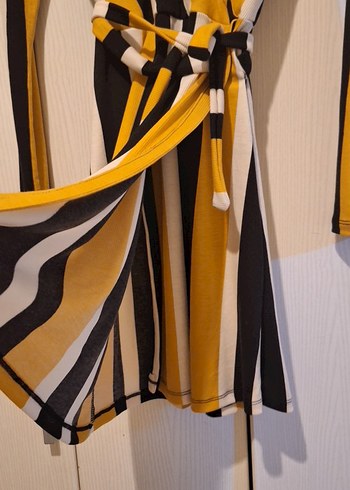 Çizgili Sarı Uzun Kollu Kısa Elbise - Görsel 2