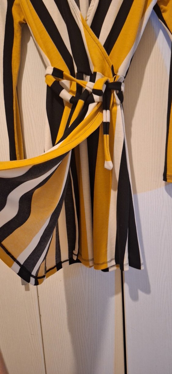 Çizgili Sarı Uzun Kollu Kısa Elbise - Görsel 2