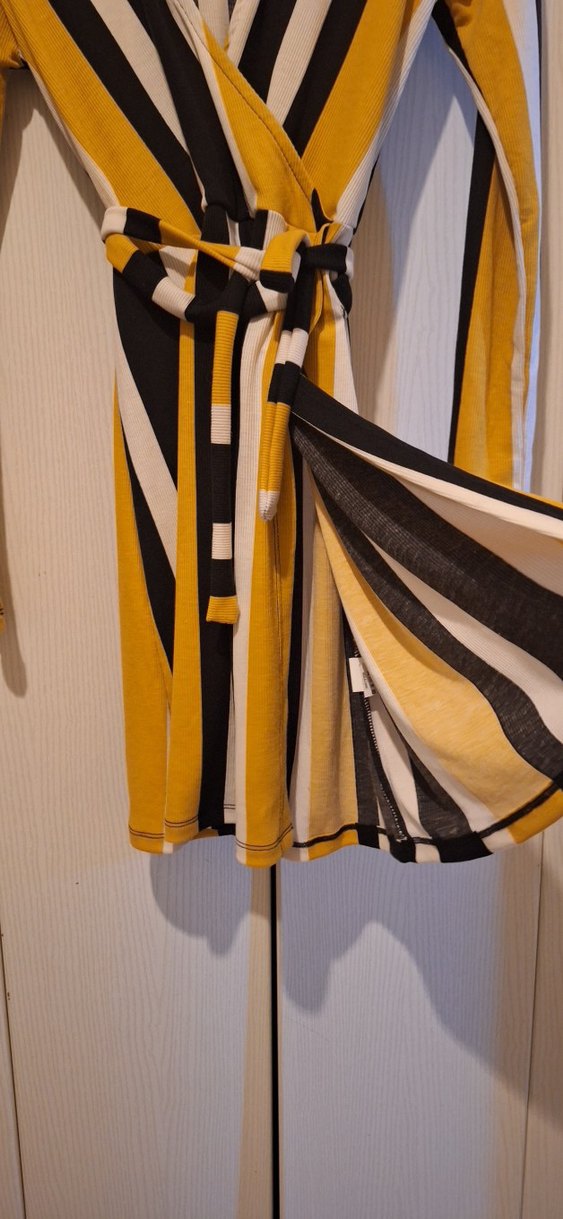 Çizgili Sarı Uzun Kollu Kısa Elbise - Görsel 3