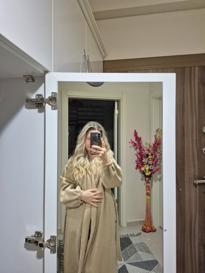 Bej Uzun Kollu Kadın Kaban - Görsel 4