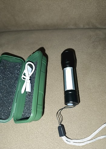 Hafif Haki Renkli Taşınabilir Power Bankiki taraflı ışıgı vardır - Görsel 2