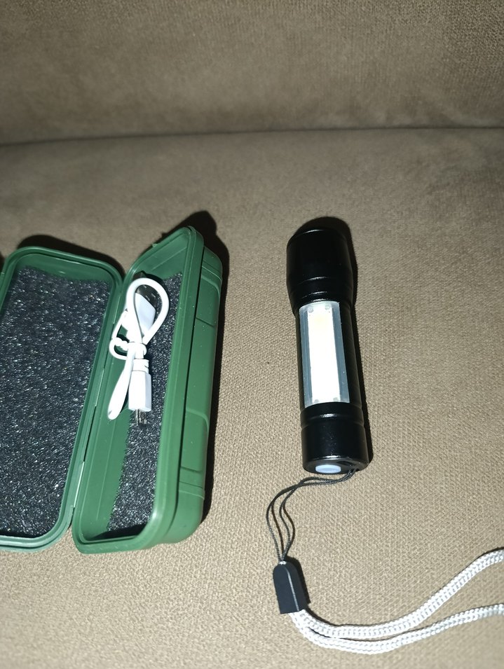 Hafif Haki Renkli Taşınabilir Power Bankiki taraflı ışıgı vardır - Görsel 2