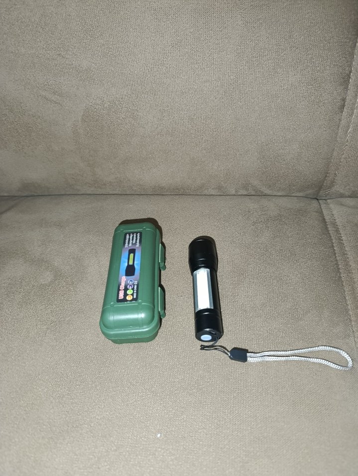 Hafif Haki Renkli Taşınabilir Power Bankiki taraflı ışıgı vardır - Görsel 3