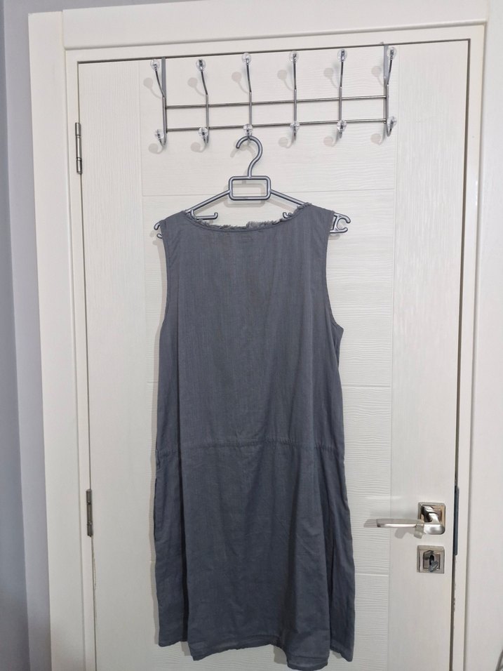 MAVİ Gri Kolsuz Midi Keten Elbise - Görsel 2
