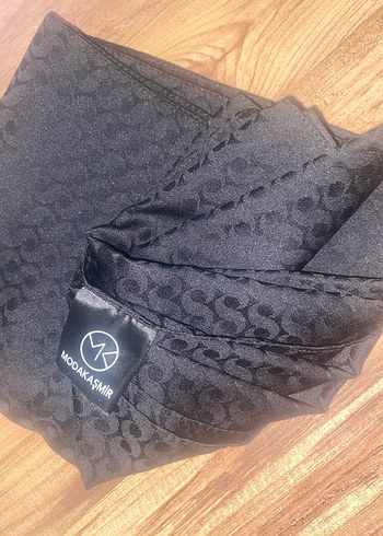 Siyah Kadın Drapeli Şal - Görsel 2