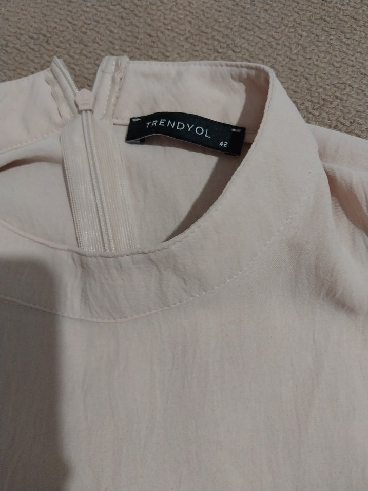 Bej Kolsuz Yüksek Yakalı Uzun Elbise - Görsel 4