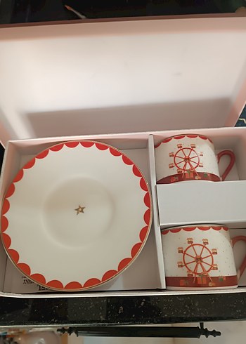 lcw Kırmızı Detaylı Desenli 2'li Fincan ve Tabak Seti - Görsel 2