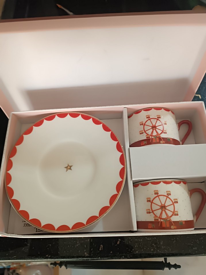 lcw Kırmızı Detaylı Desenli 2'li Fincan ve Tabak Seti - Görsel 2