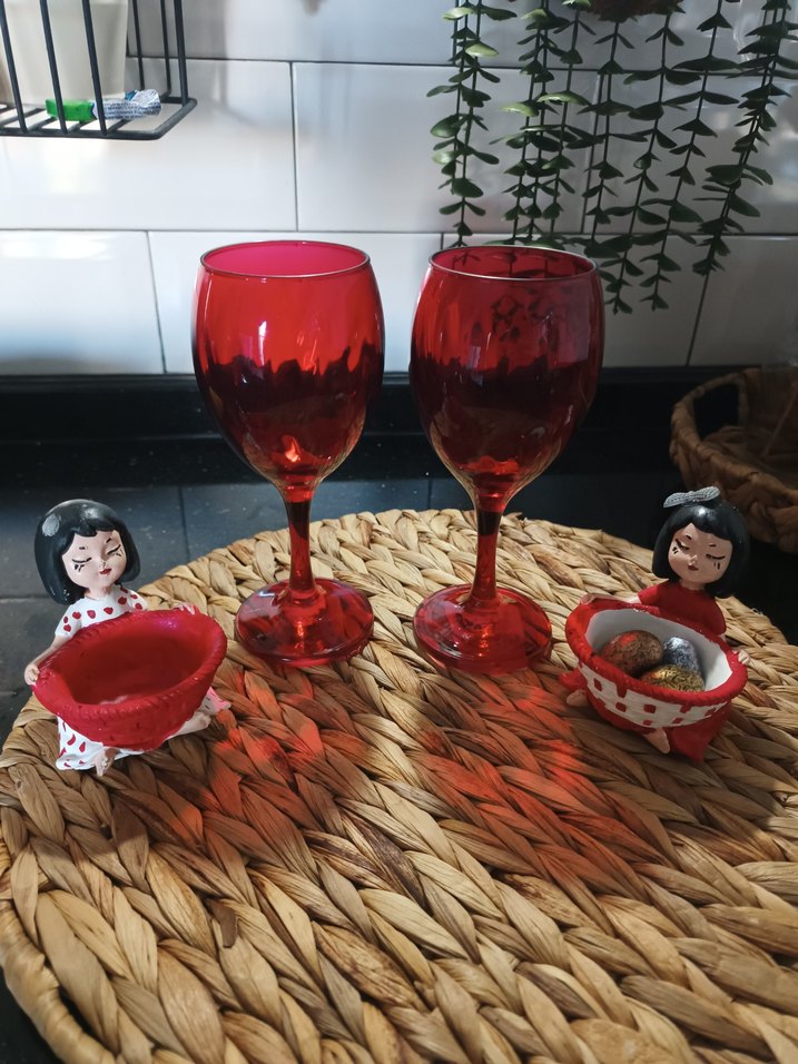 sunumluk kahve yanı 4 parça 
fincan takımı da var isteyen olursa - Görsel 2