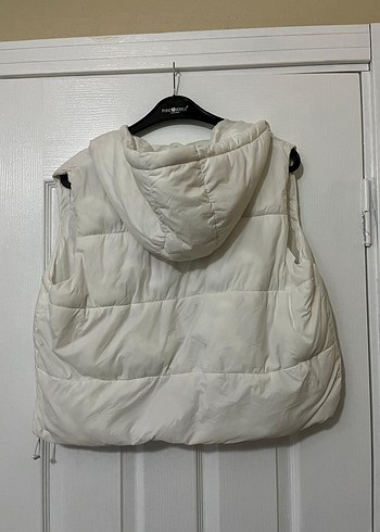 Beyaz Kapüşonlu Kadın Şişme Yelek - Görsel 3