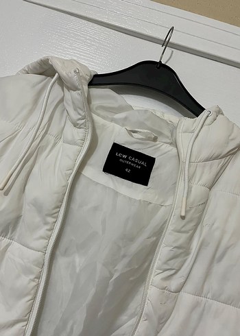 Beyaz Kapüşonlu Kadın Şişme Yelek - Görsel 2