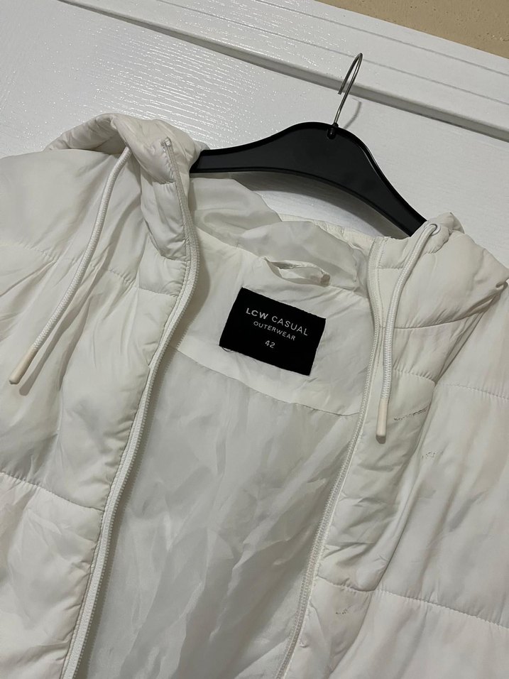 Beyaz Kapüşonlu Kadın Şişme Yelek - Görsel 2