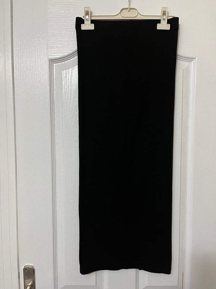 Siyah Saten Uzun Etek Yırtmaçlı - Görsel 2