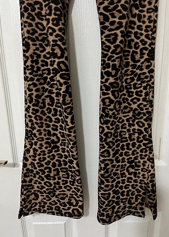 Kahverengi Yılan Desenli Kemerli İspanyol Paça Pantolon - Görsel 2