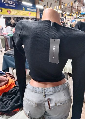 Kadın Siyah Uzun Kollu Crop Top - Görsel 2