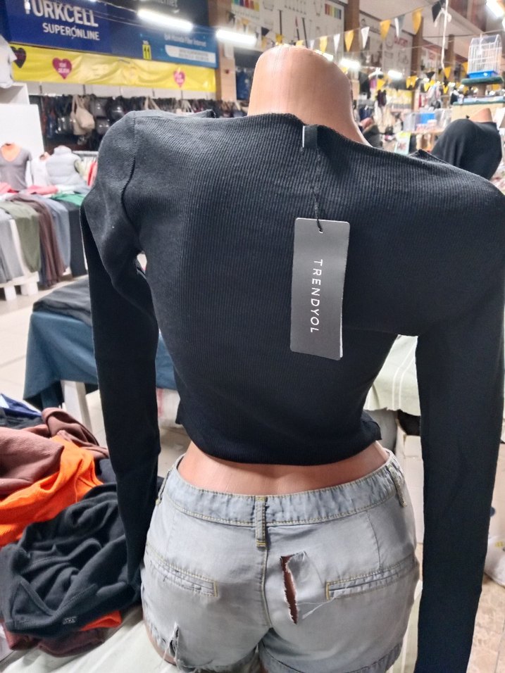 Kadın Siyah Uzun Kollu Crop Top - Görsel 2