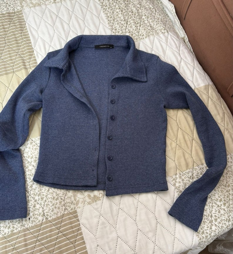 Düğmeli V Yaka Kadın Denim Hırka - Görsel 2