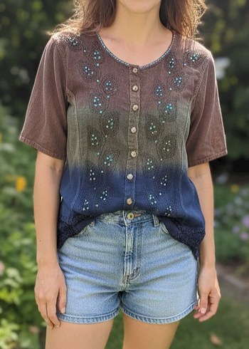 Düğmeli Kısa Kollu Pul Detaylı Bohem Batik Bluz - Görsel 3