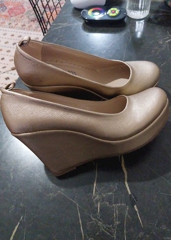 Bej Parlak Tokalı Dolgu Topuk Kadın Babet - Görsel 3