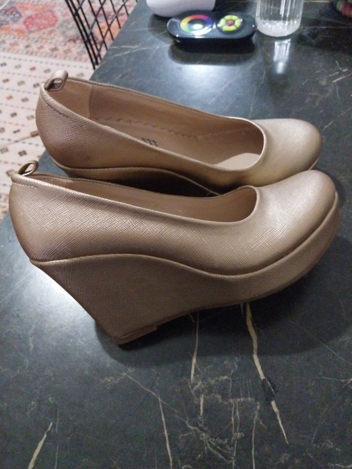 Bej Parlak Tokalı Dolgu Topuk Kadın Babet - Görsel 3