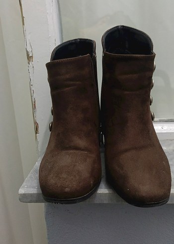 Düğmeli Kahverengi Süet Kadın Bot - Görsel 2